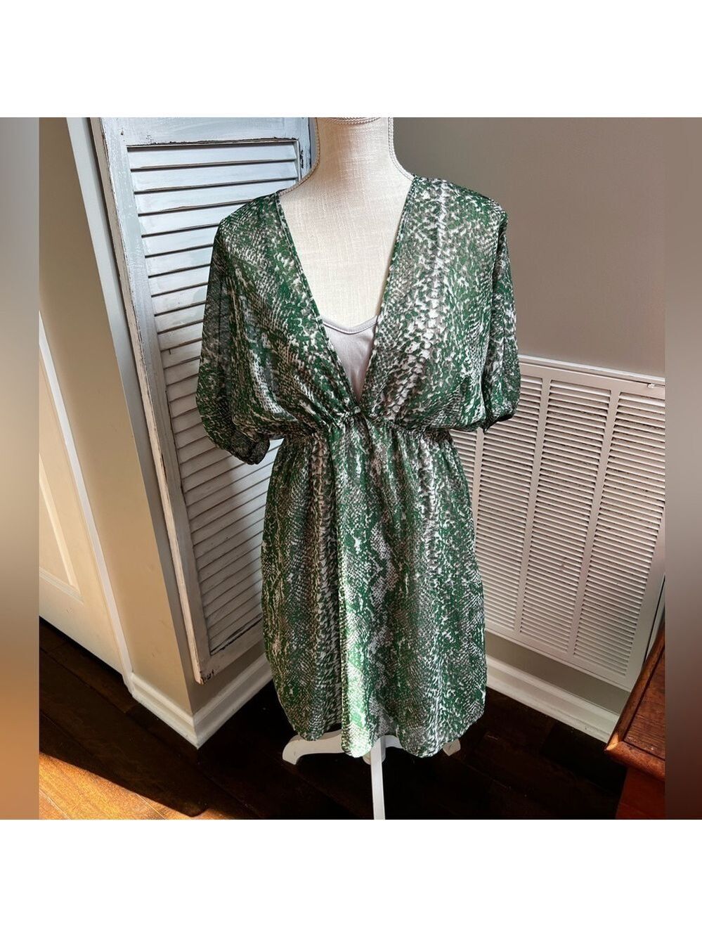NWT Romeo & Juliet Couture green/gray silk blend fully lined dress. Size M